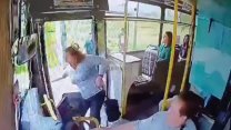 Kapısı açık ilerleyen yolcu otobüsünden düşen kadın ağır yaralandı