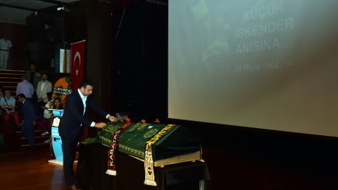 Şair Küçük İskender Beşiktaş’tan sonsuzluğa uğurlandı