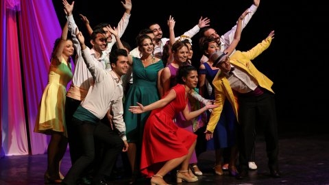 Tiyatro festivalinde sahne İtalyan ve Azerilerin