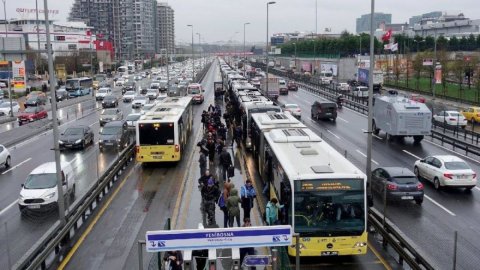Depremin ardından metrobüs düzenlemesi