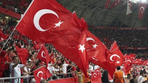 İBB, Fransa-Türkiye maçını yayınlayacak  