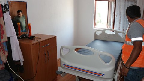 Antalya Büyükşehir Belediyesi'nin hasta yatağı yardımları sürüyor