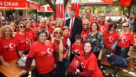 Kadıköy'de 29 Ekim Cumhuriyet Bayramı kutlamaları coşkuyla başladı
