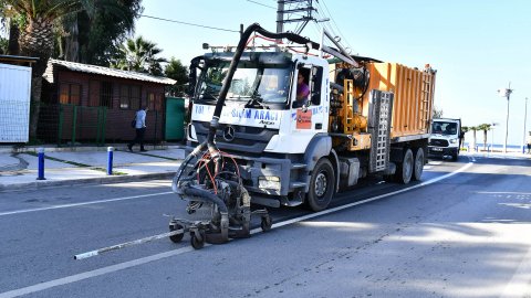 İzmir Büyükşehir Belediyesi’nden trafik çizgileri yenilemede örnek uygulama   