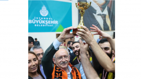 Şampiyona kupayı Kemal Kılıçdaroğlu verdi!