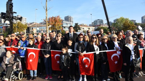 Kadıköy'de 'ATA'ya saygı zinciri