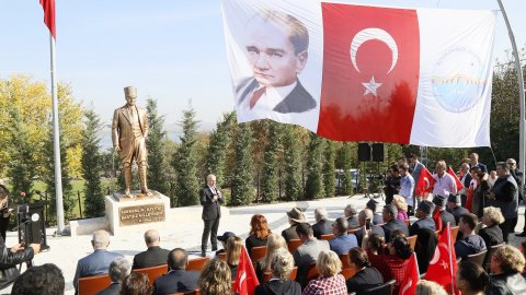 Atatürk Anıtı 10 Kasım’da törenle açıldı
