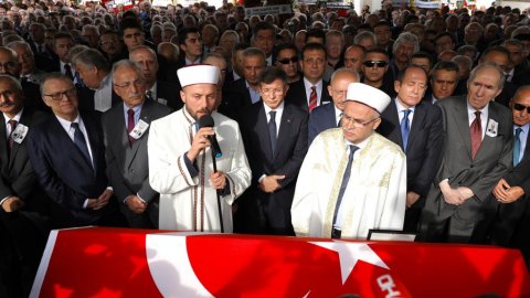 Mümtaz Soysal son yolculuğuna uğurlandı: Kılıçdaroğlu, Kaftancıoğlu ve İmamoğlu cenazeye beraber geldiler