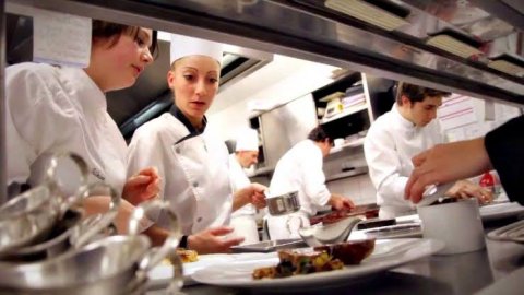 İstanbul Büyükşehir Belediyesi, mutfakta çalışacak personel alacak