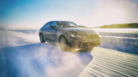 BMW i4 seri üretim öncesinde kış testlerine devam ediyor