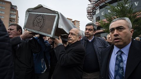 Kemal Kılıçdaroğlu dayısını son yolculuğuna uğurladı
