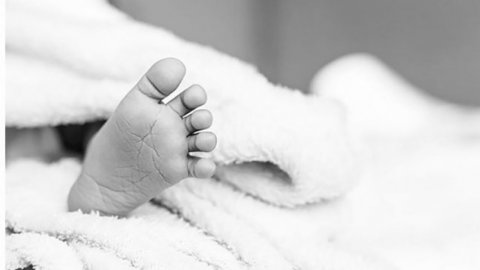 Uyuması için balkona bırakılan bebek donarak öldü