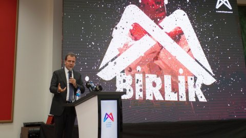 Mersin Büyükşehir Belediye Başkanı Vahap Seçer gazeteciler ile resepsiyonda buluştu