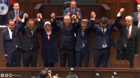 CHP'li belediye başkanı AKP'ye geçti