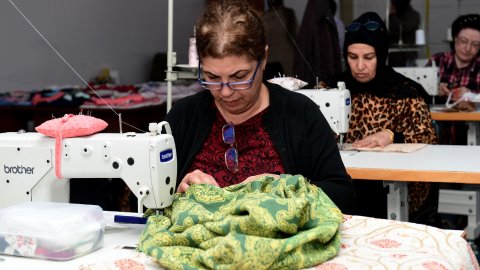 CHP'li belediyeden önemli proje: Kadınlar hem üretiyor hem para kazanıyor!