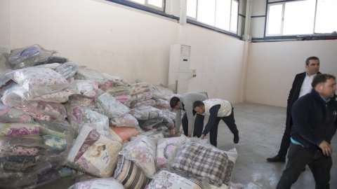 Mersin Büyükşehir Belediyesi, Elazığ'a yiyecek ve giysi gönderdi