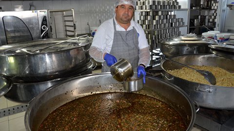 Büyükşehir aşevleri 595 bin kişilik yemek yardımı yaptı