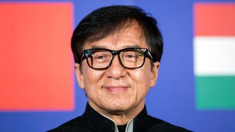 Jackie Chan'den korona virüsüne panzehir bulanlara büyük ödül