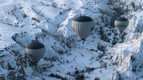 Kapadokya'da balon turlarına kar engeli