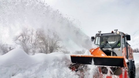 Tunceli'de yoğun kar yağışı: 39 köy yolu kapandı