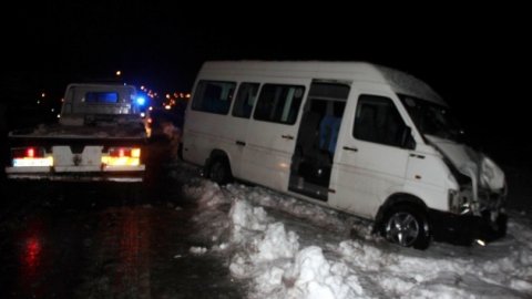 Kayseri'de işçi servisleri çarpıştı: 17 yaralı