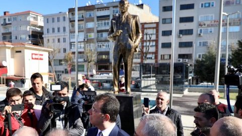 Ekrem İmamoğlu, Bayrampaşa'daki Atatürk büstünü beğenmedi, yenisinin yapılması için talimat verdi!