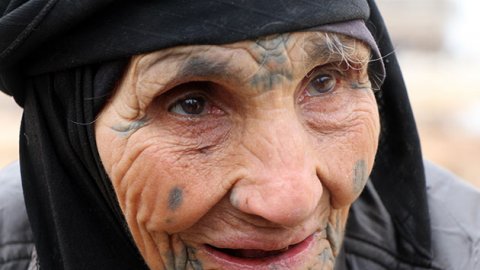 80 yaşındaki Suriyeli kadının çaresizliği