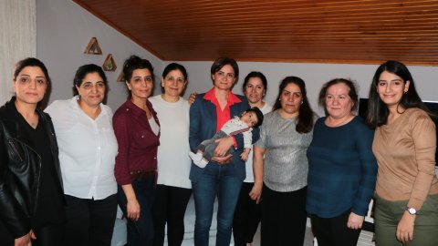 CHP’li Kaftancıoğlu, 8 Mart Dünya Emekçi Kadınlar Günü’nde ev işçisi kadınlarla buluştu