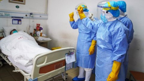 İtalya'da yine yüzlerce koronavirüs ölümü gerçekleşti