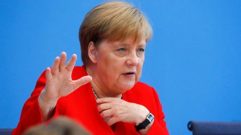 Angela Merkel kendisini karantinaya aldı!