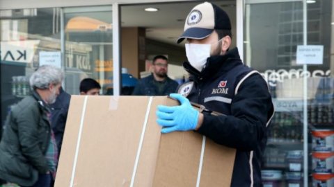 İzmir'de 20 bin sertifikasız maske ele geçirildi