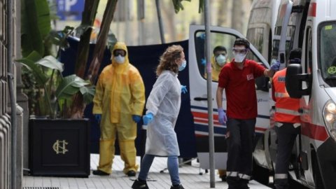 İspanya'da bir günde 655 kişi hayatını kaybetti