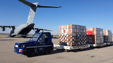Türkiye'nin gönderdiği sağlık malzemeleri Kosova'ya ulaştı
