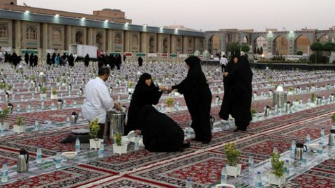 İran ramazana bir gün geç başlayacak