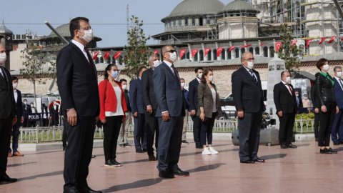Ekrem İmamoğlu, 19 Mayıs’ın 100. yıldönümünde Taksim’deydi