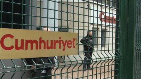 Cumhuriyet Gazetesi'ne basın tarihine geçecek rekor ceza! 35 gün süreyle...