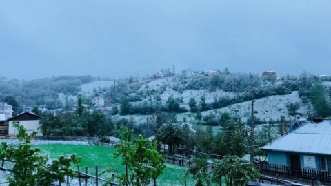 Mayıs'ta Sivas'a kar yağdı