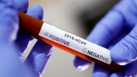 Ayine katılan 40'tan fazla kişiye koronavirüs bulaştı