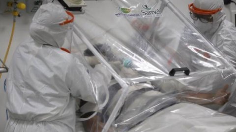 İran'da koronavirüs kaynaklı can kaybı 7 bin 508'e yükseldi