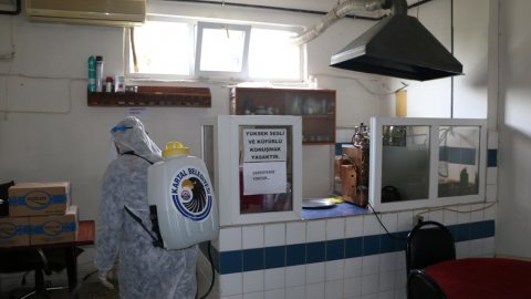 Kartal Belediyesi, ilçedeki kahvehane ve kıraathaneleri dezenfekte etti