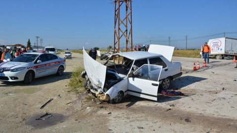 Antalya'da iki otomobil çarpıştı: 6 yaralı