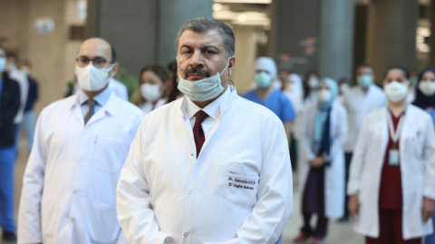 Sağlık Bakanı Koca'dan maske ve sosyal mesafe uyarısı