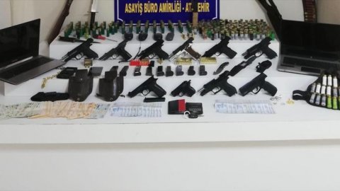 Ataşehir'de silah kaçakçılığı operasyonu: Gözaltına alınan 6 şüpheliden 3'ü tutuklandı