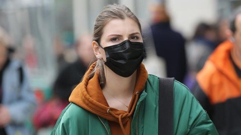 O şehirde de artık sokağa maskesiz çıkmak yasaklandı!