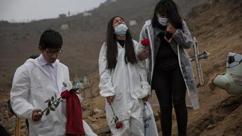 Peru'da son 24 saatte Kovid-19 nedeniyle 180 kişi öldü
