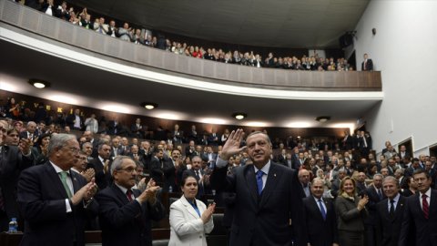 Erdoğan hemen istiyor! Bazı AKP'liler 'sonbahar' diyor