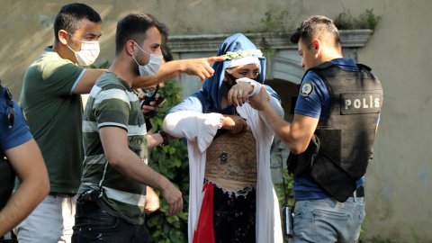 İstanbul Dolmabahçe'de şüpheli kadın alarmı