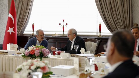 CHP Genel Başkanı Kemal Kılıçdaroğlu, 11 büyükşehir belediye başkanıyla bir araya geldi
