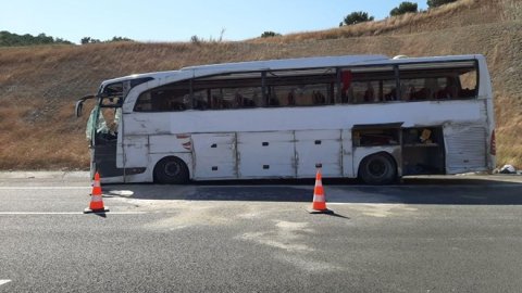 Balıkesir'de yolcu otobüsü devrildi: Çok sayıda yaralı var