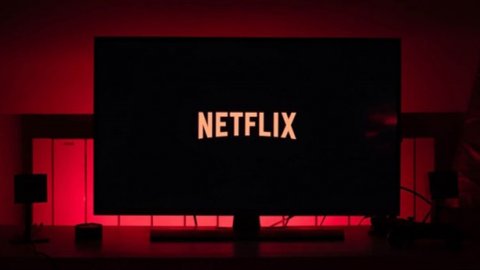 Netflix doğruladı! 'Eşcinsel karakteri diziden çıkartın'